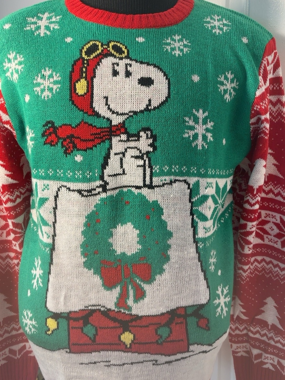 Men’s Peanuts Snoopy Christmas Holiday Sweater Green Red Size Medium - Picture 5 of 7